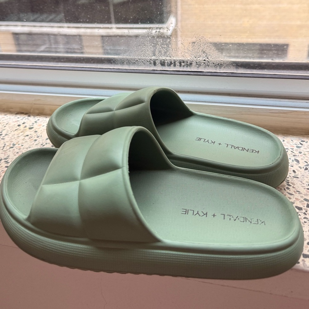 Kendall & Kylie Olive Slide Sandals